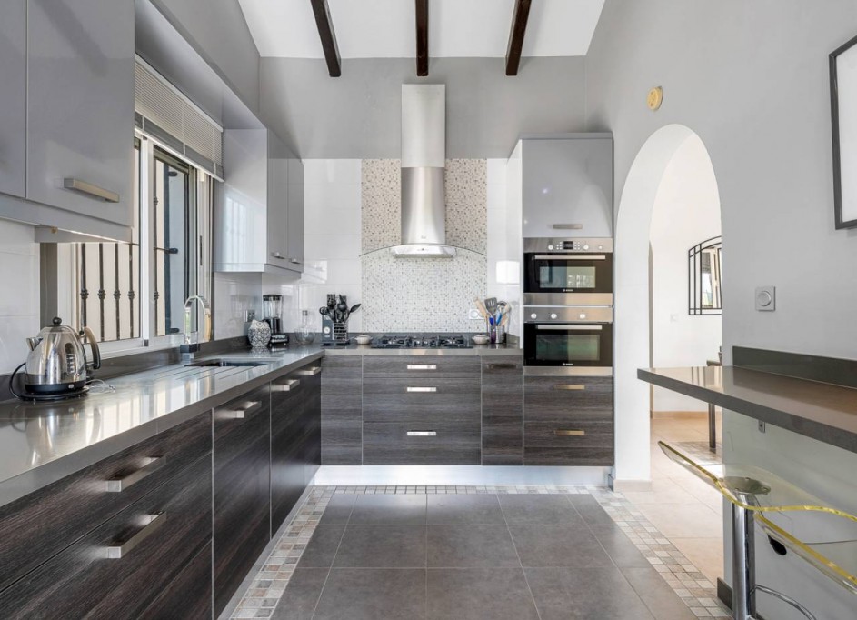 Videresalg - Finca landejendom -
Rafal