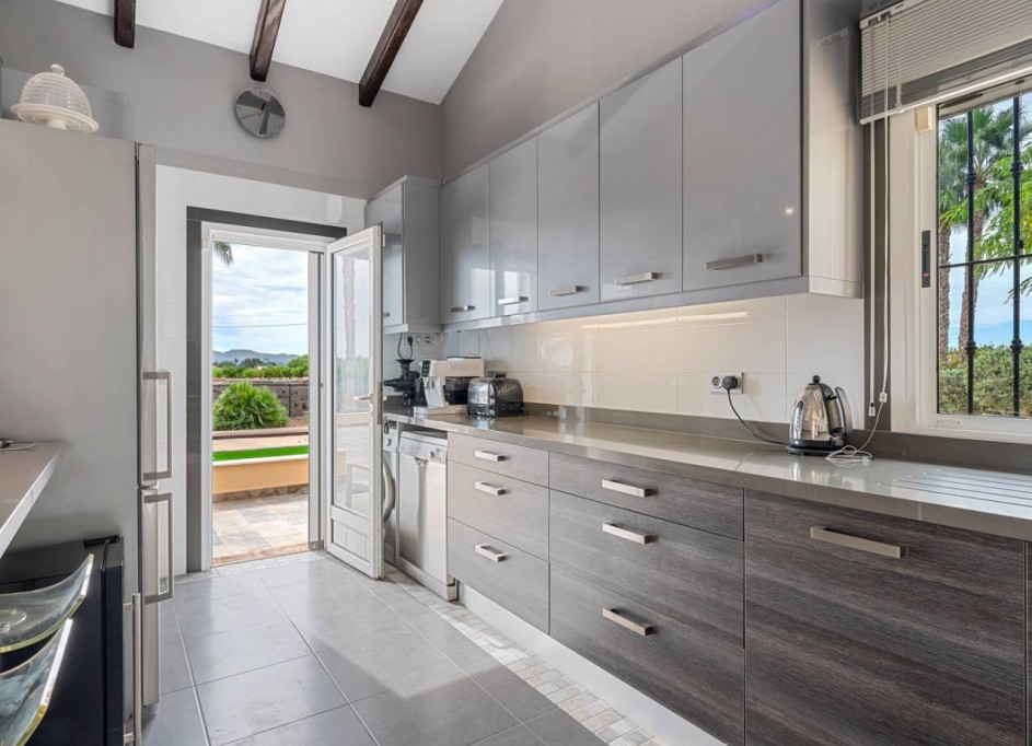 Videresalg - Finca landejendom -
Rafal