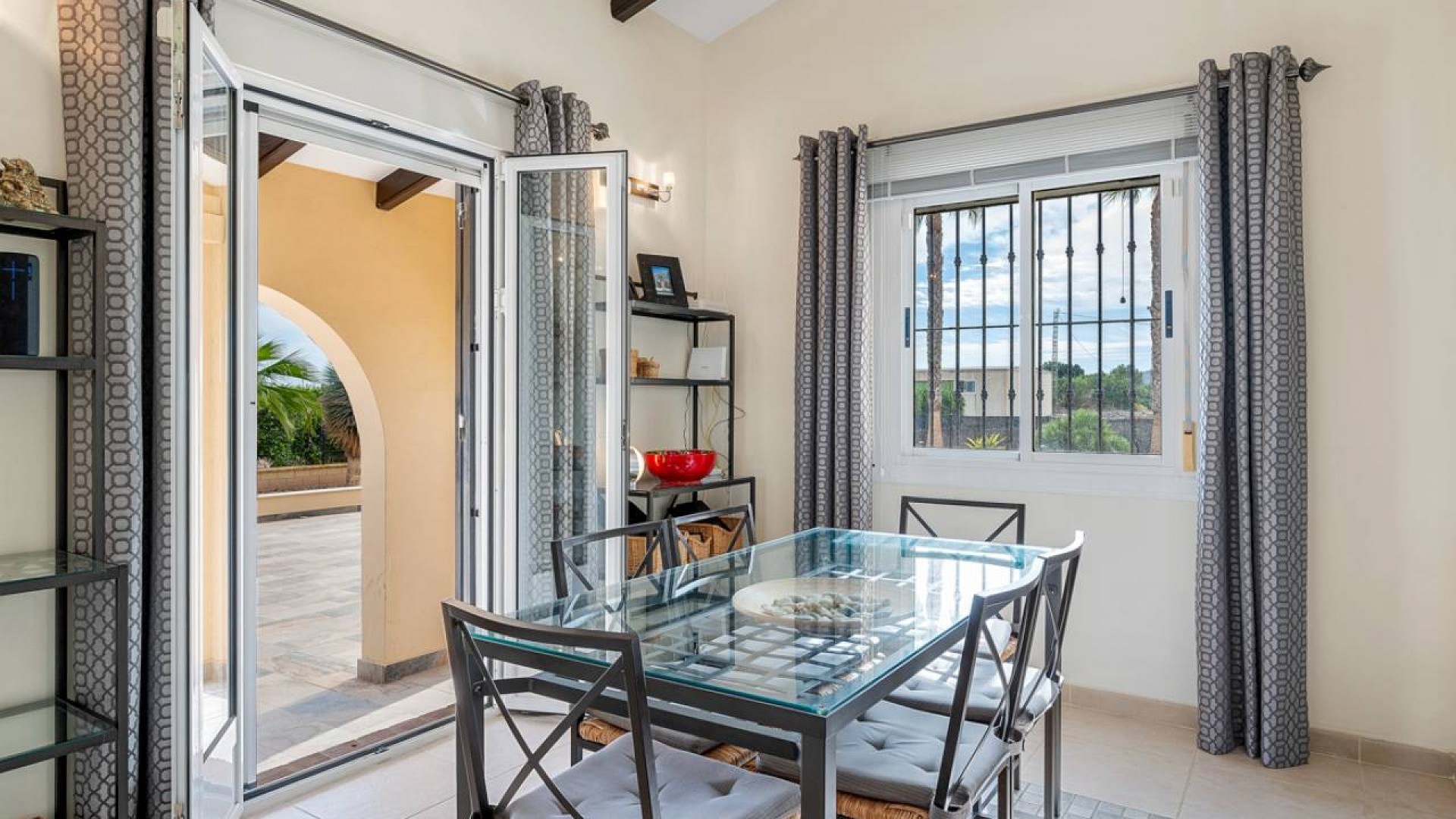 Videresalg - Finca landejendom -
Rafal