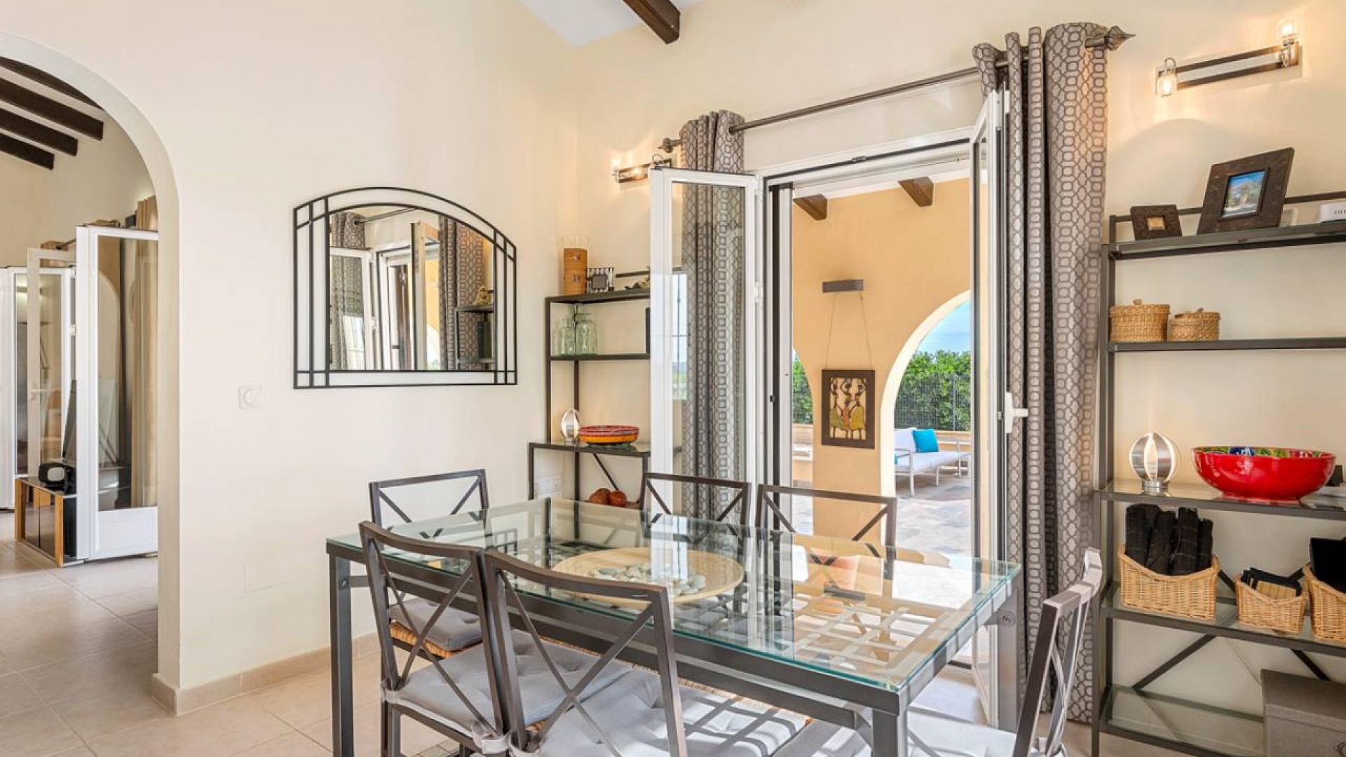 Videresalg - Finca landejendom -
Rafal