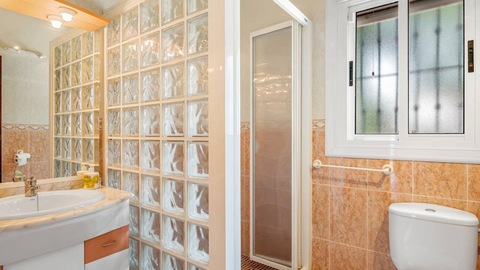 Videresalg - Finca landejendom -
Rafal