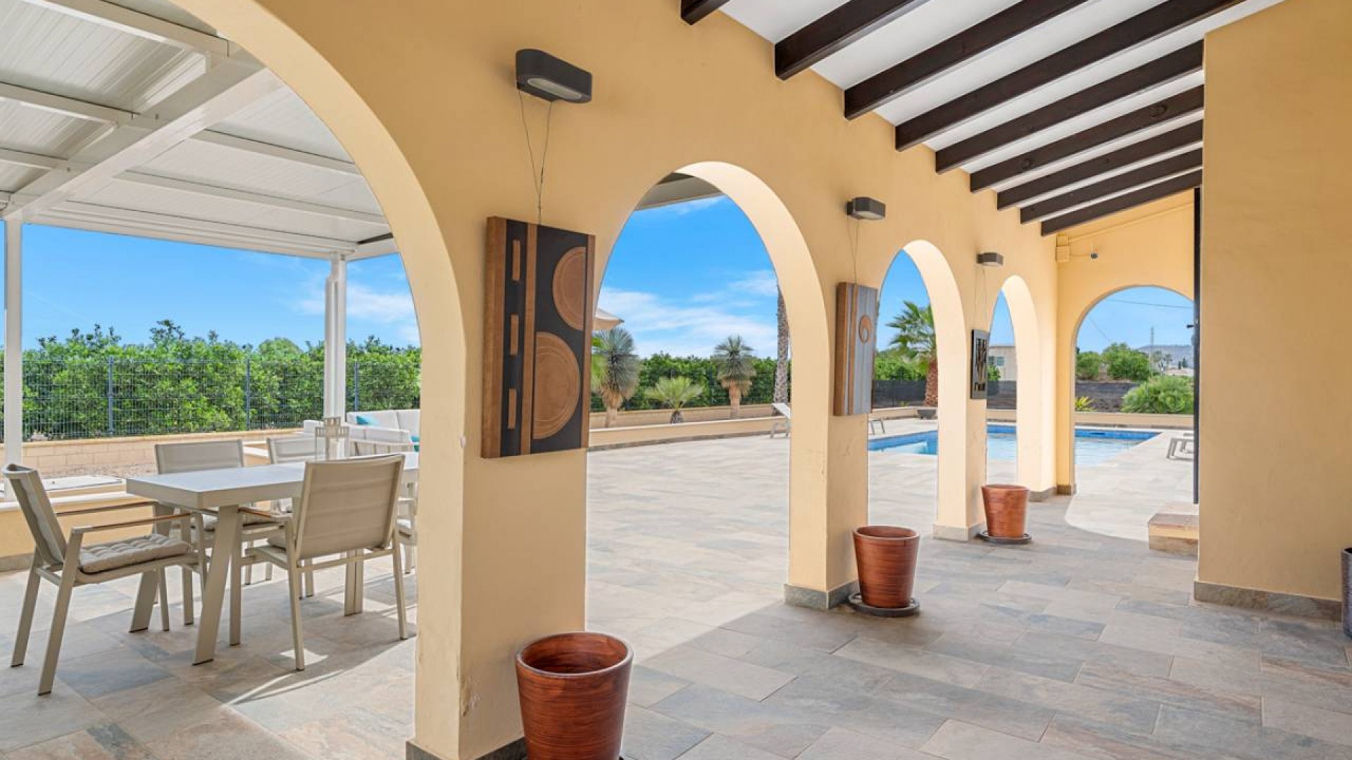 Videresalg - Finca landejendom -
Rafal