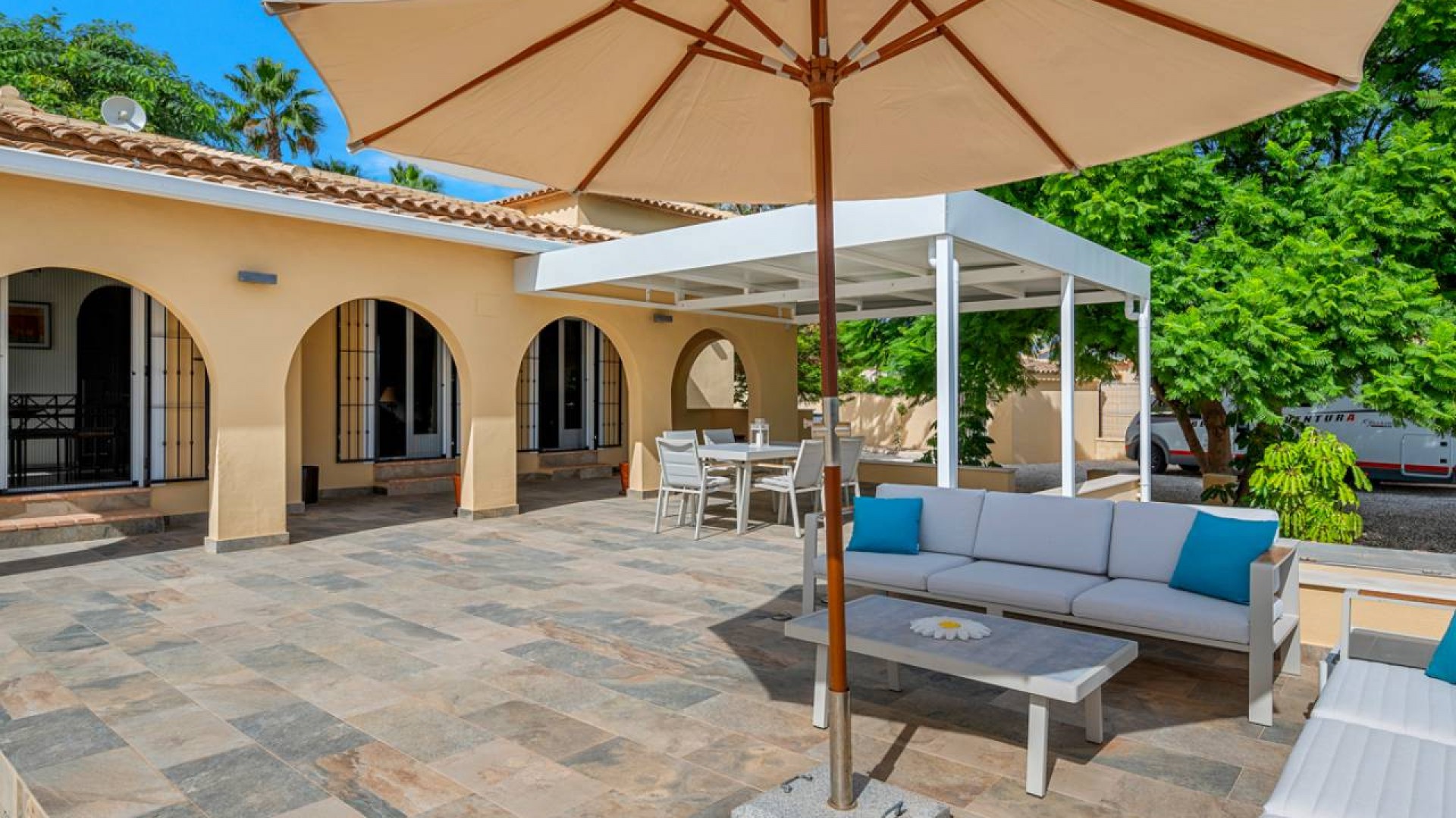 Videresalg - Finca landejendom -
Rafal