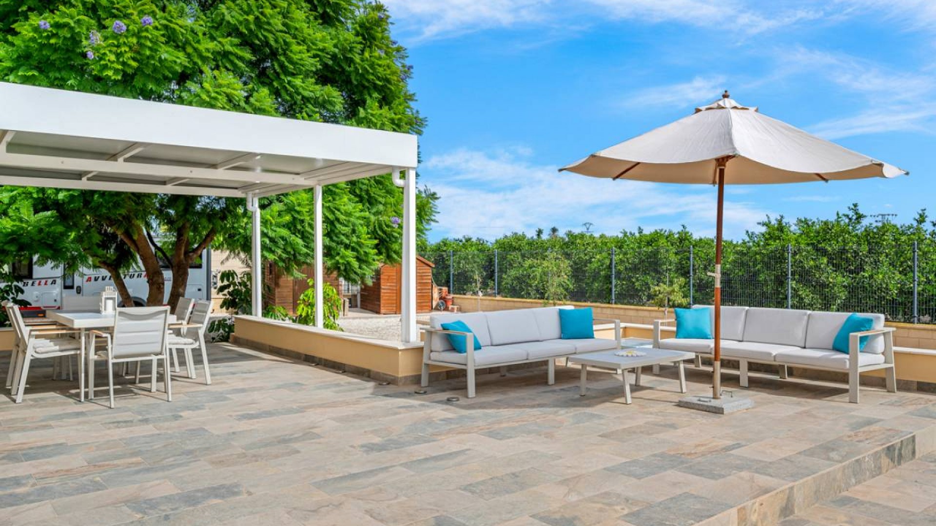 Videresalg - Finca landejendom -
Rafal