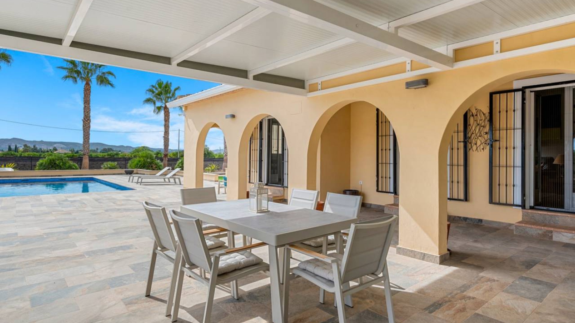 Videresalg - Finca landejendom -
Rafal