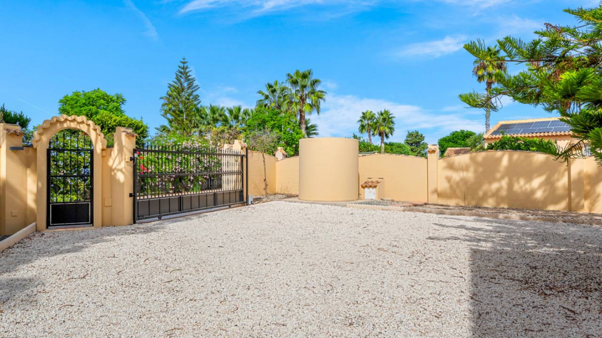 Videresalg - Finca landejendom -
Rafal