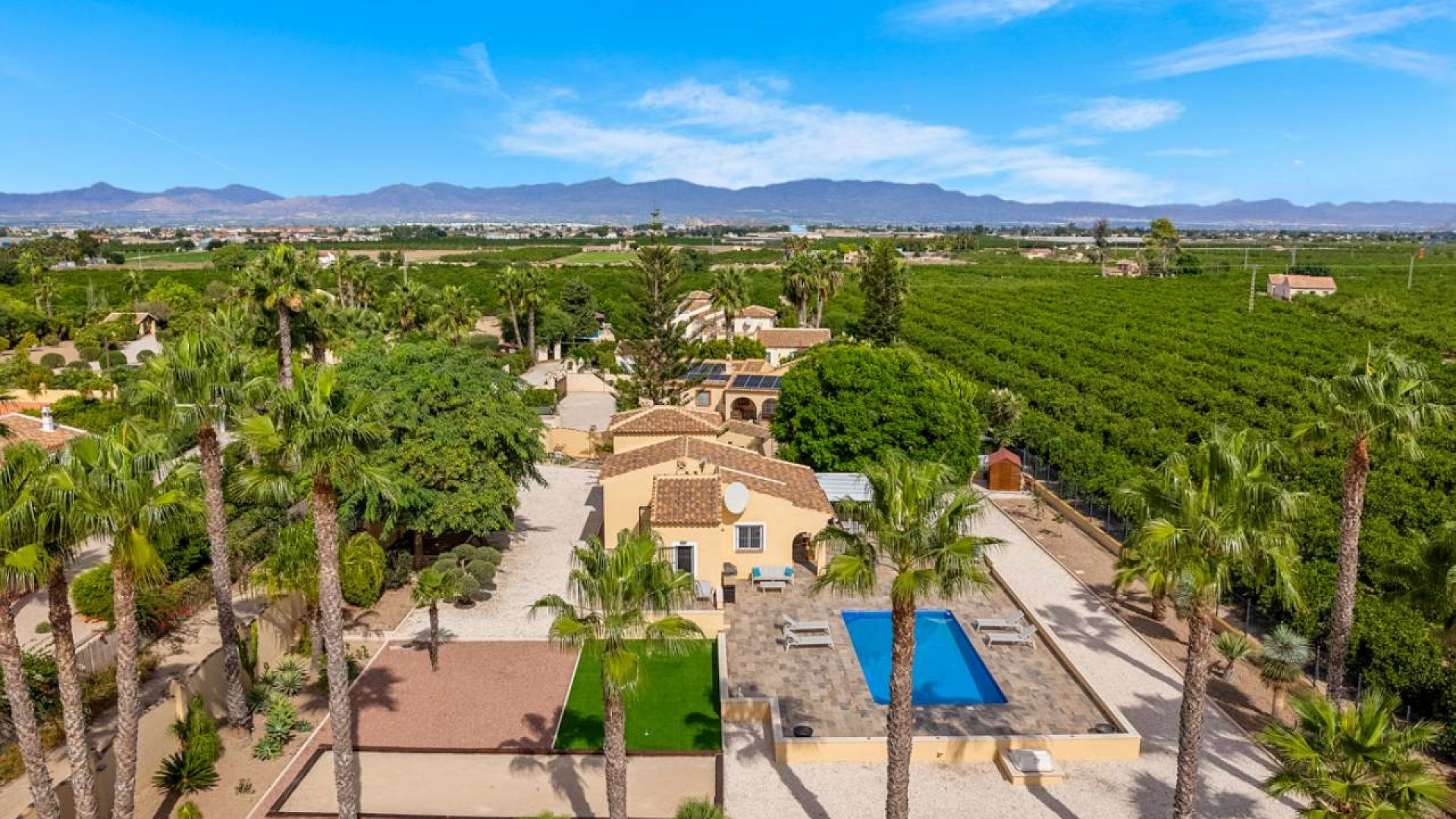 Videresalg - Finca landejendom -
Rafal