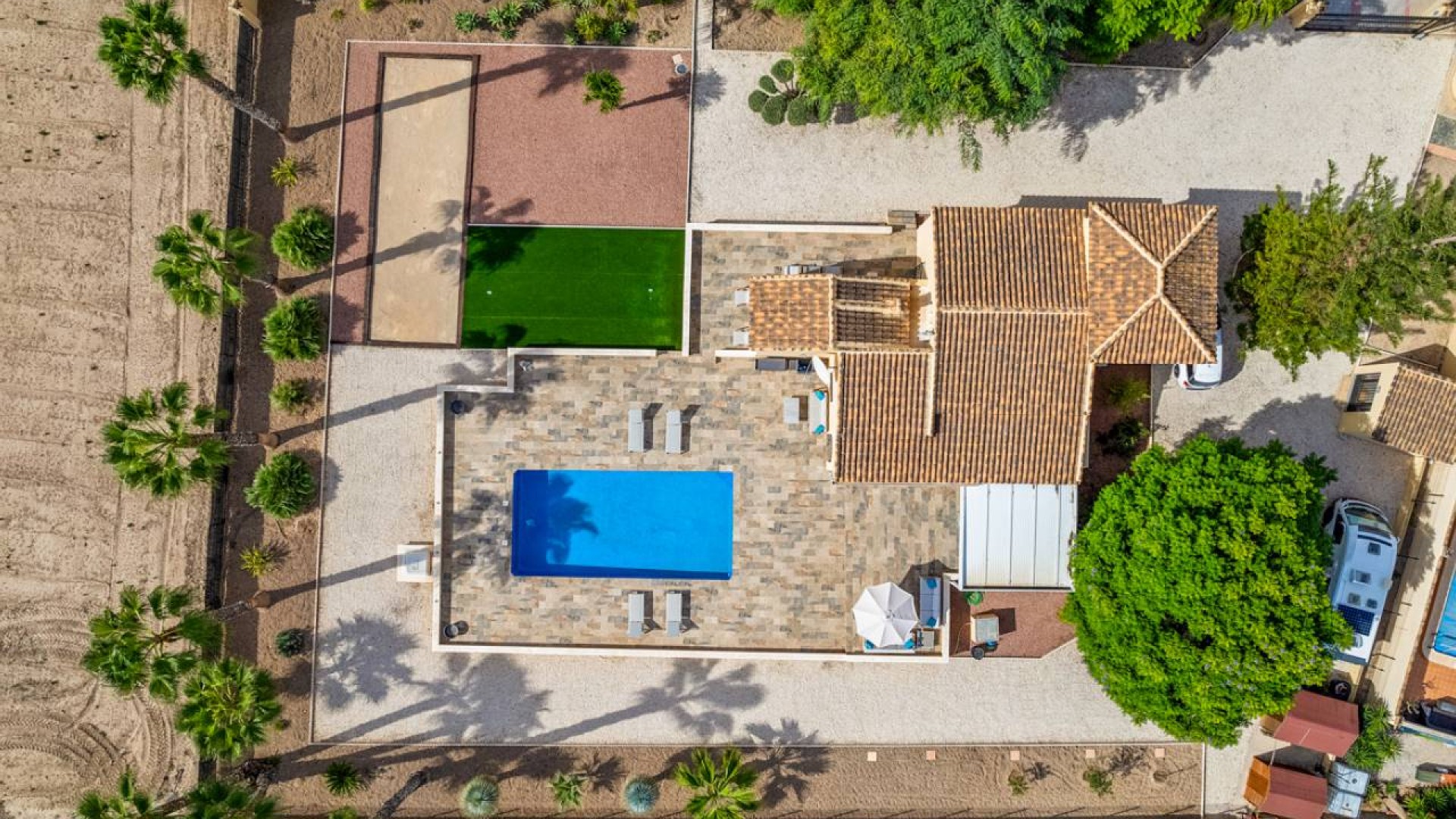 Videresalg - Finca landejendom -
Rafal