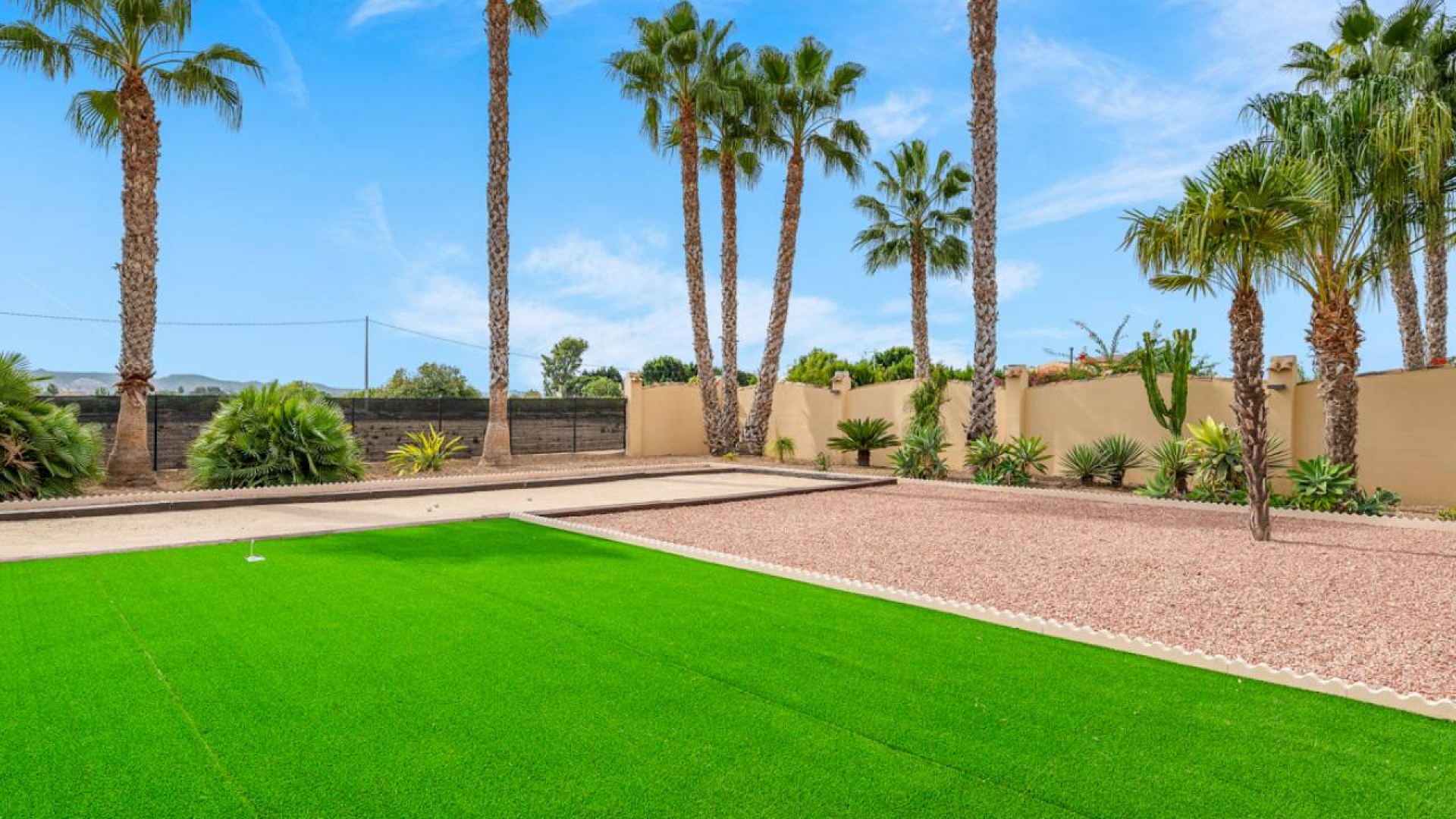 Videresalg - Finca landejendom -
Rafal