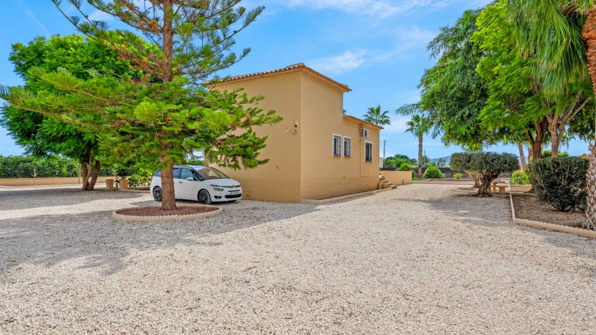 Videresalg - Finca landejendom -
Rafal