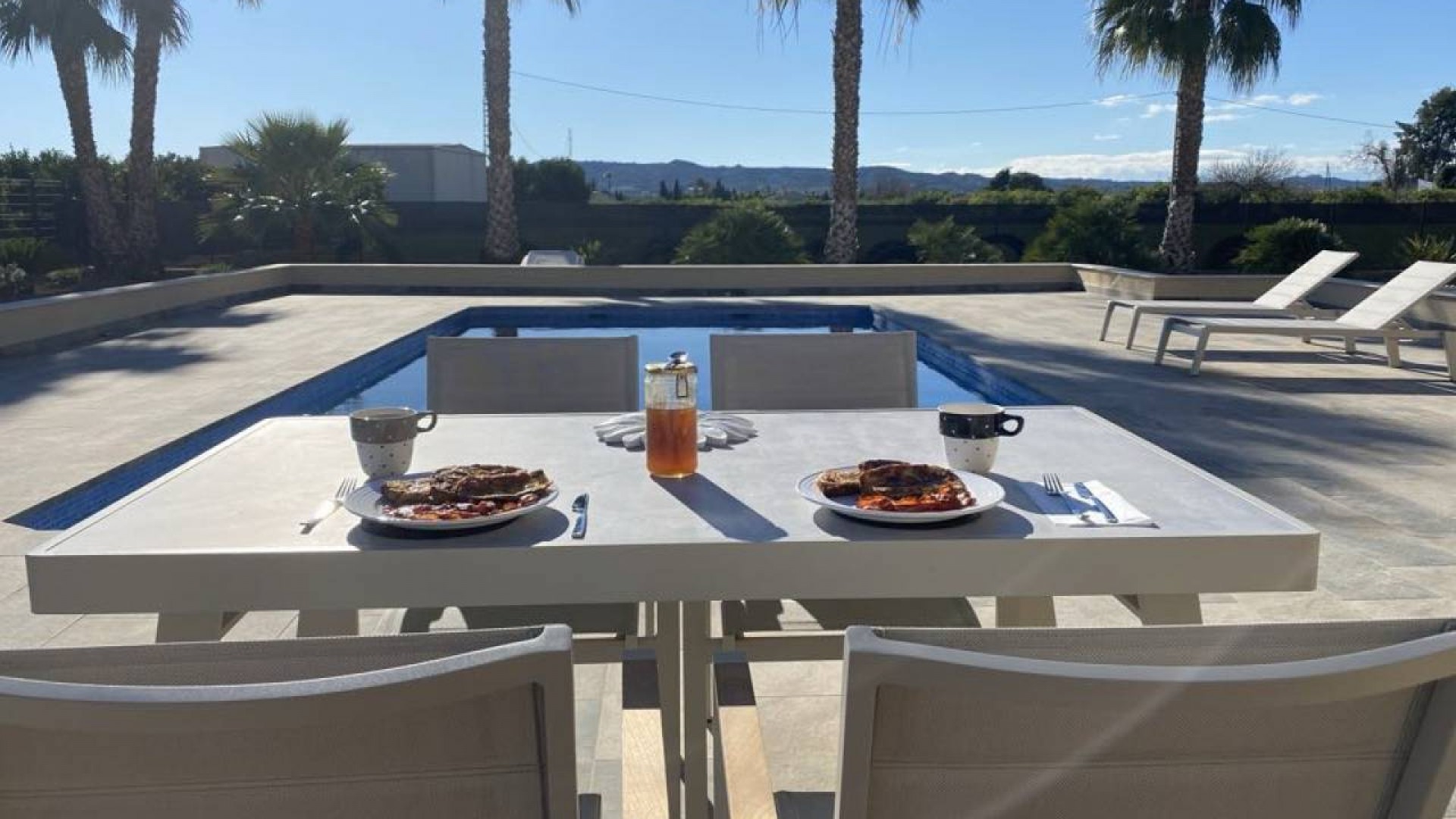 Videresalg - Finca landejendom -
Rafal