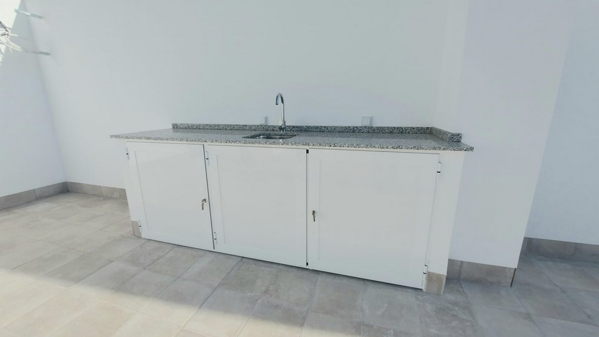 Videresalg - Finca landejendom -
Roldan