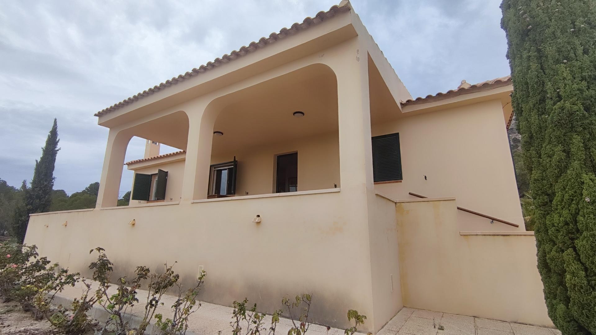 Videresalg - Finca landejendom -
Tibi