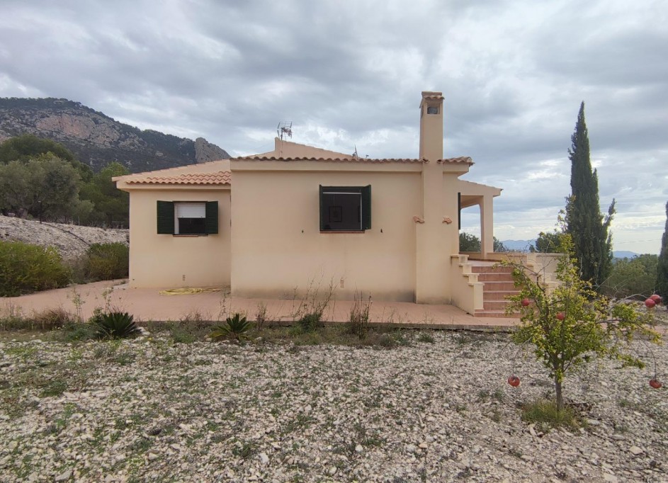 Videresalg - Finca landejendom -
Tibi