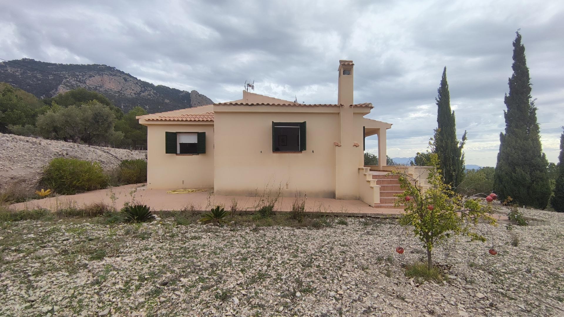 Videresalg - Finca landejendom -
Tibi