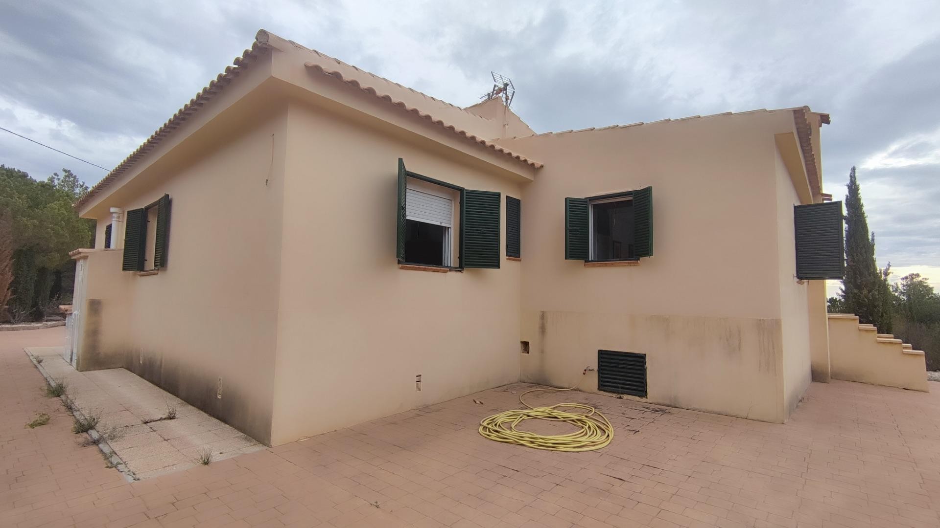 Videresalg - Finca landejendom -
Tibi