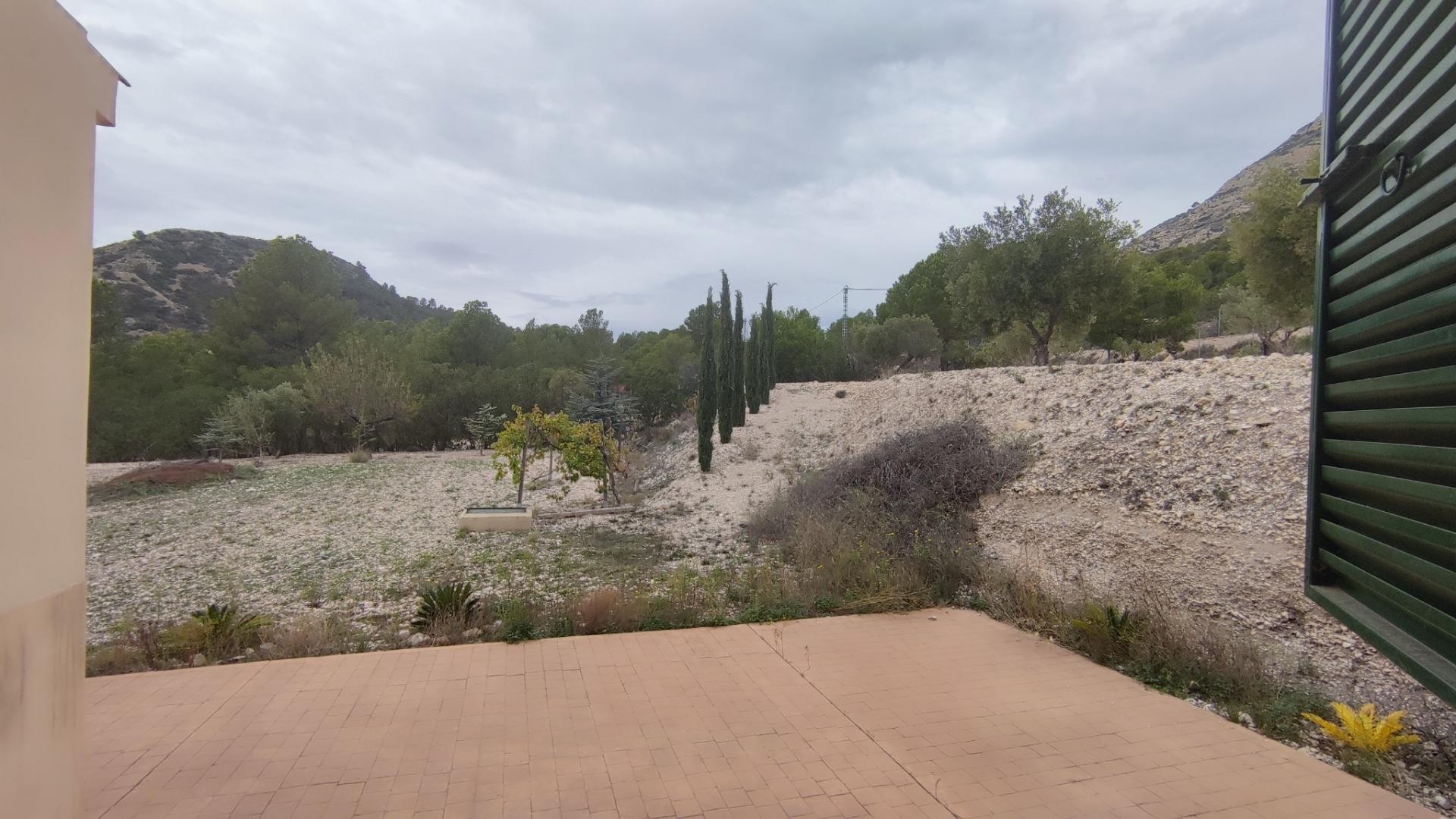 Videresalg - Finca landejendom -
Tibi