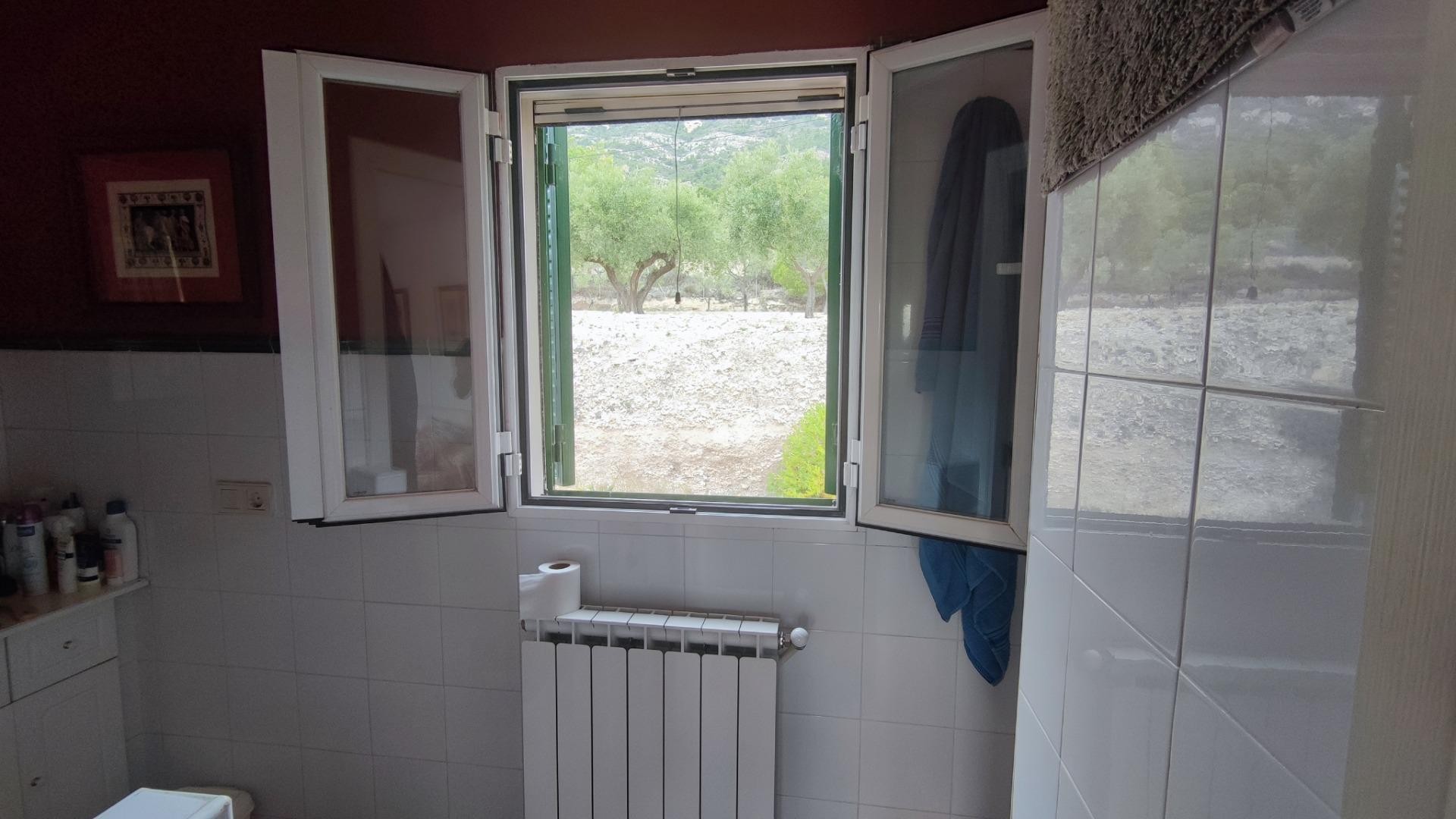 Videresalg - Finca landejendom -
Tibi