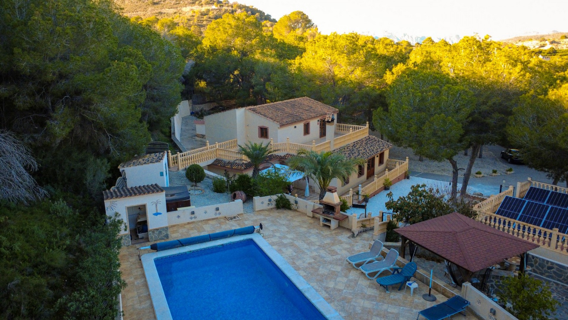 Videresalg - Finca landejendom -
Torremendo