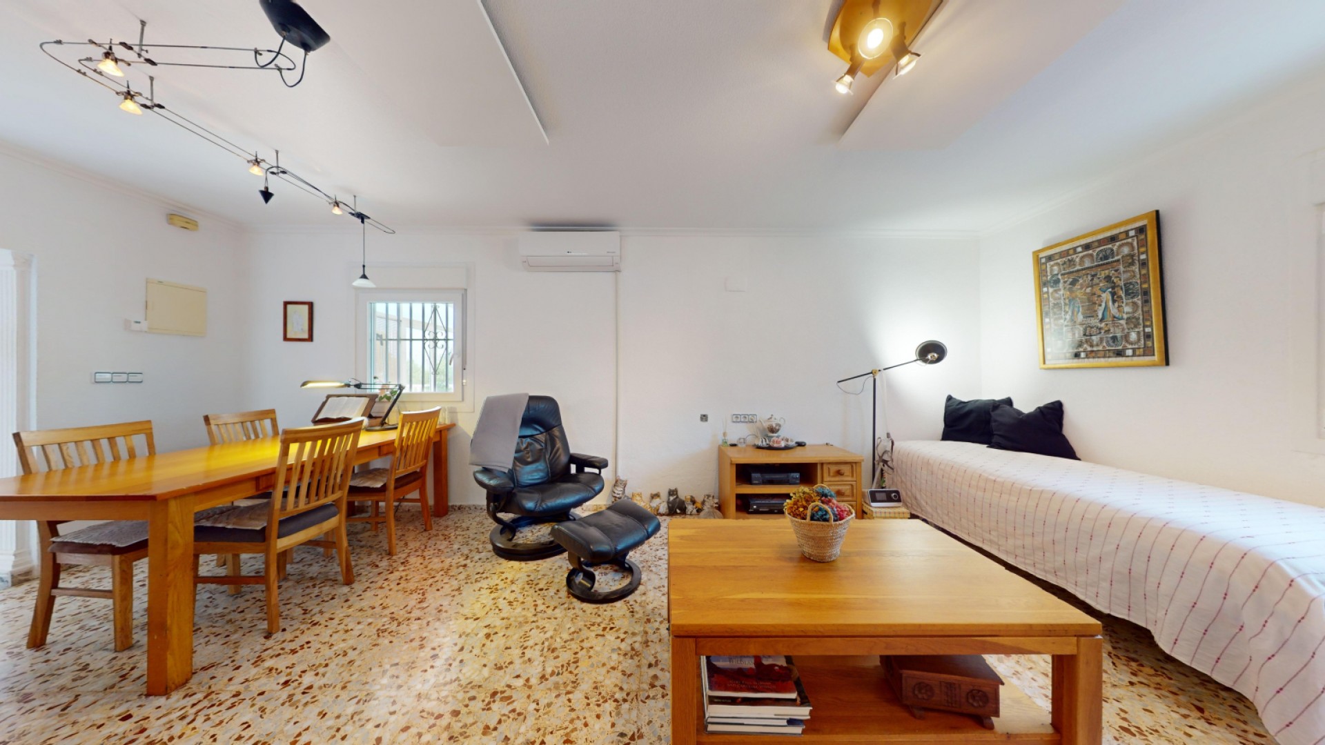 Videresalg - Fritliggende villa -
Albatera