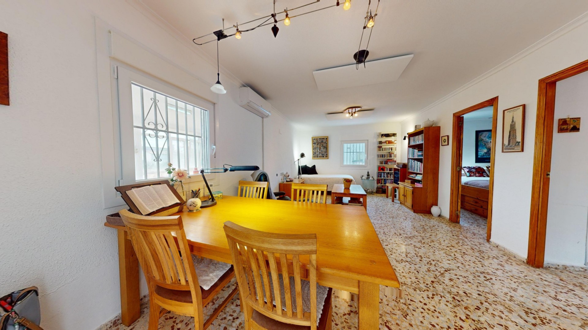 Videresalg - Fritliggende villa -
Albatera