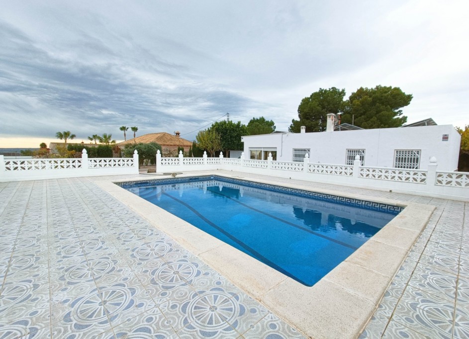 Videresalg - Fritliggende villa -
Albatera