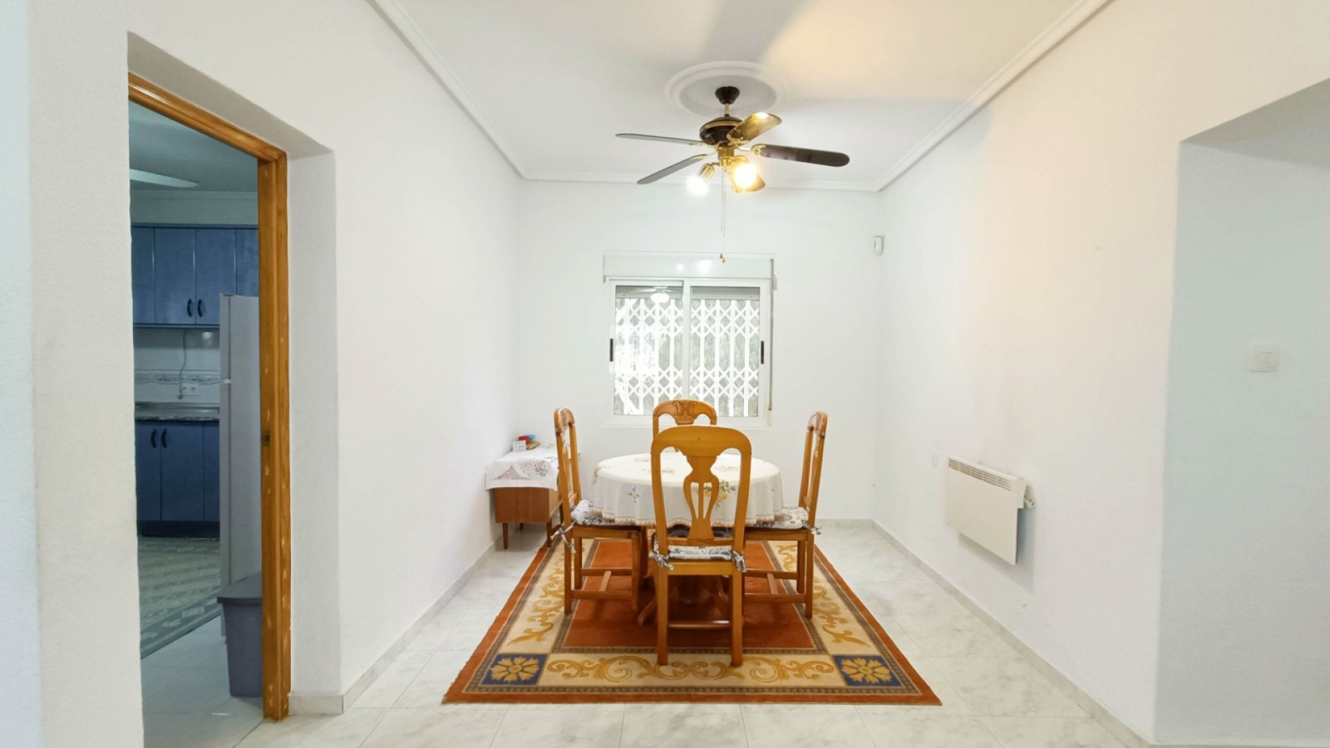 Videresalg - Fritliggende villa -
Albatera