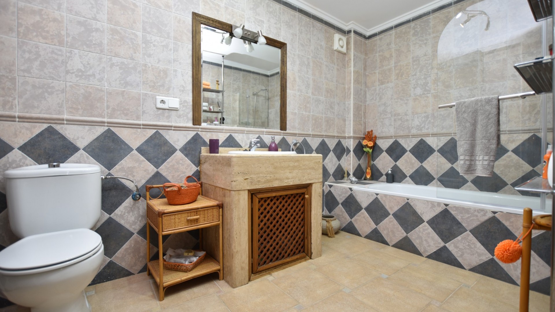 Videresalg - Fritliggende villa -
Algorfa - Montemar