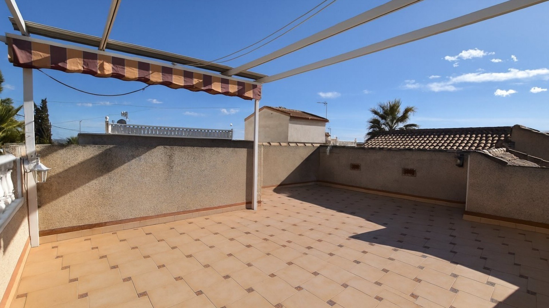 Videresalg - Fritliggende villa -
Algorfa - Montemar