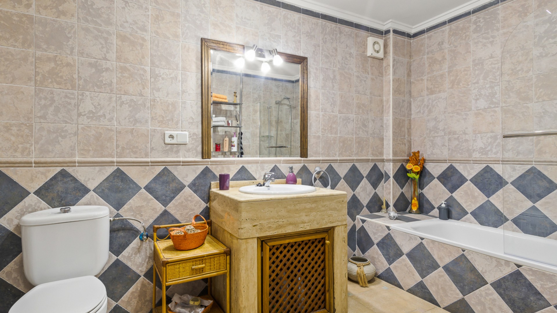 Videresalg - Fritliggende villa -
Algorfa