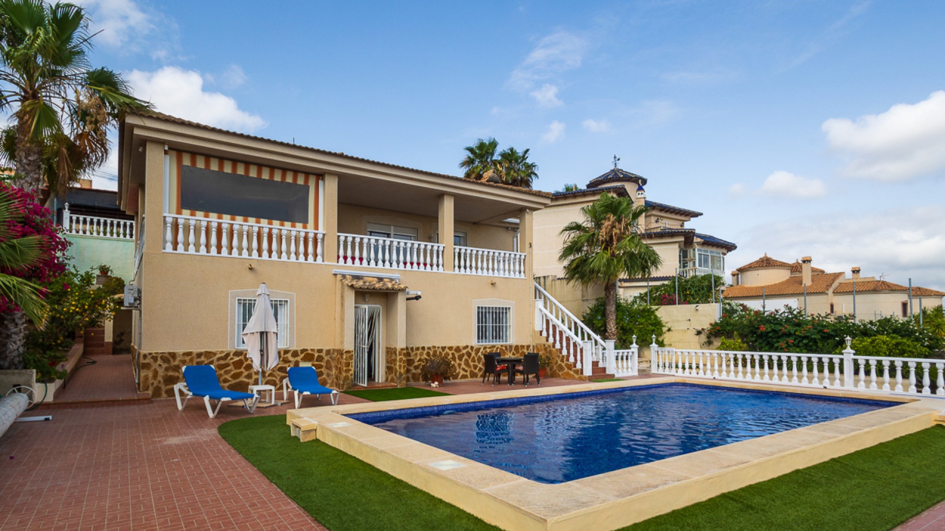 Videresalg - Fritliggende villa -
Algorfa