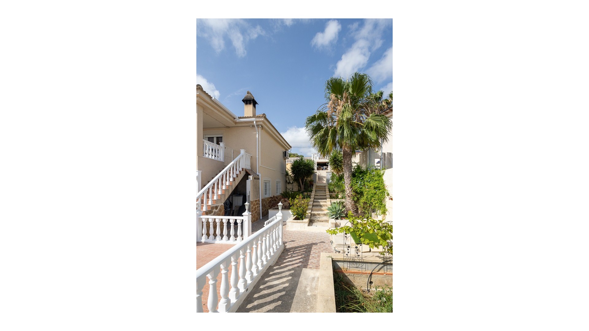 Videresalg - Fritliggende villa -
Algorfa