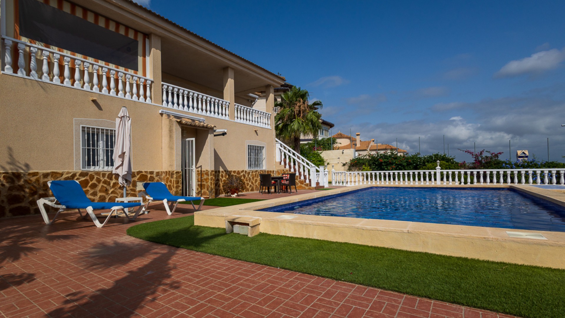 Videresalg - Fritliggende villa -
Algorfa