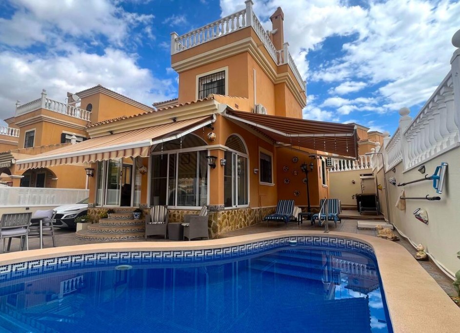 Videresalg - Fritliggende villa -
Algorfa