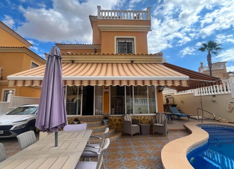 Videresalg - Fritliggende villa -
Algorfa