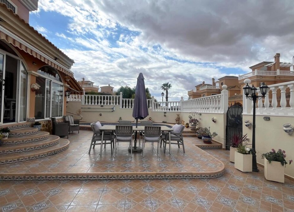 Videresalg - Fritliggende villa -
Algorfa