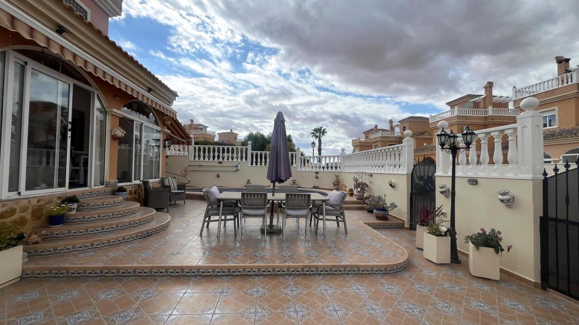 Videresalg - Fritliggende villa -
Algorfa