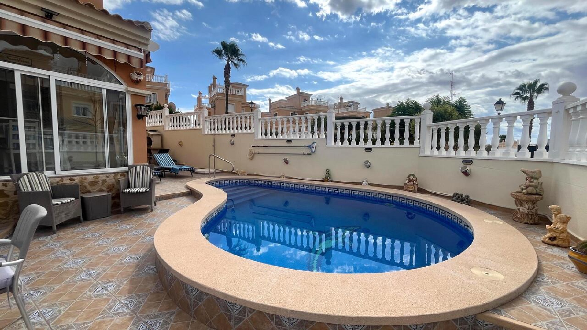 Videresalg - Fritliggende villa -
Algorfa