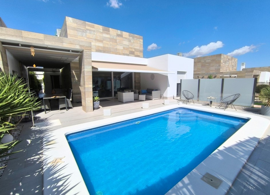 Videresalg - Fritliggende villa -
Algorfa