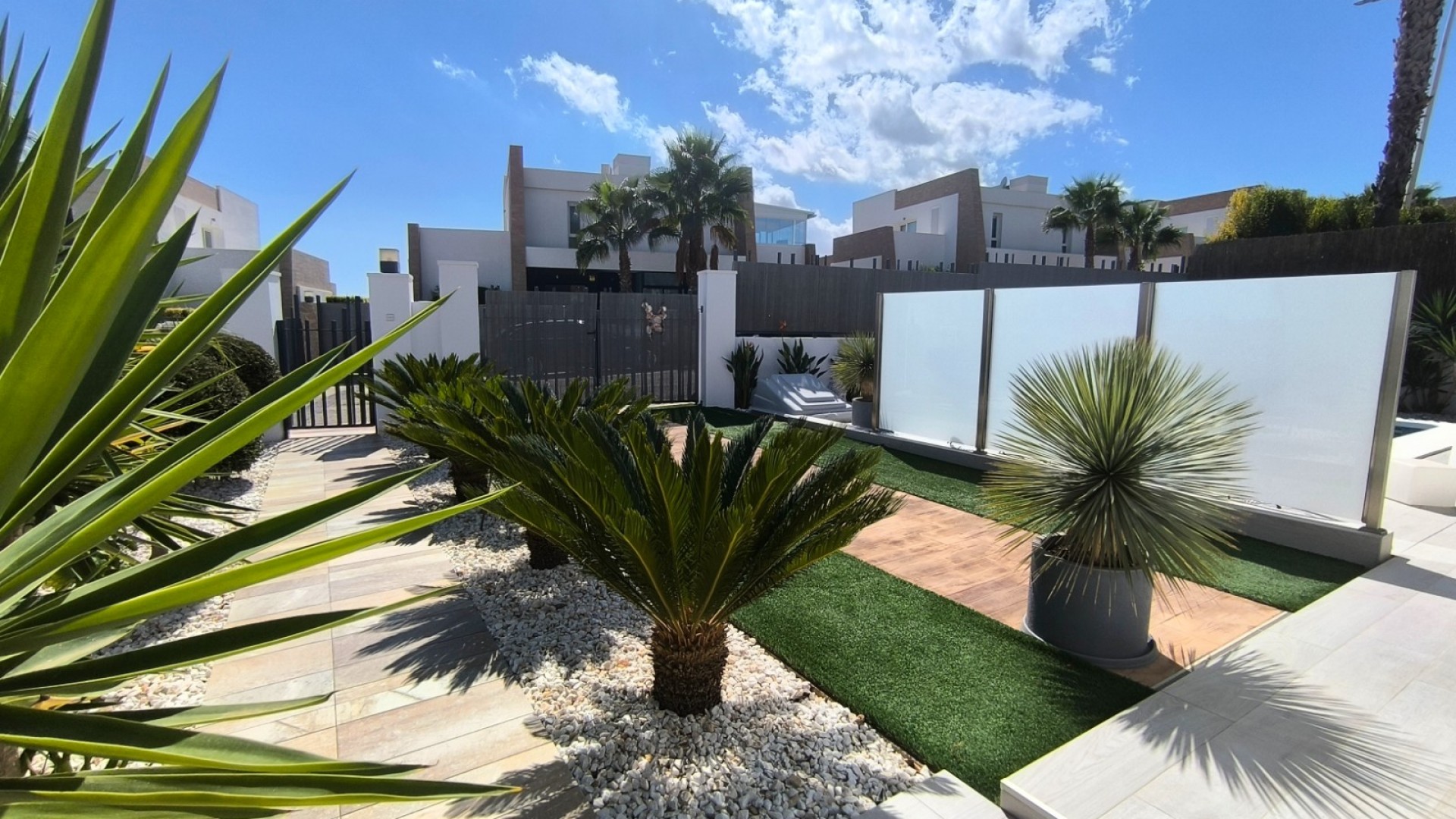 Videresalg - Fritliggende villa -
Algorfa