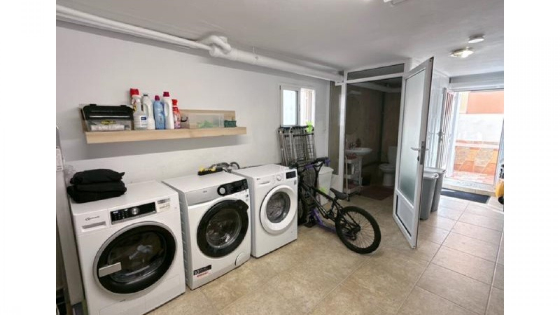 Videresalg - Fritliggende villa -
Algorfa