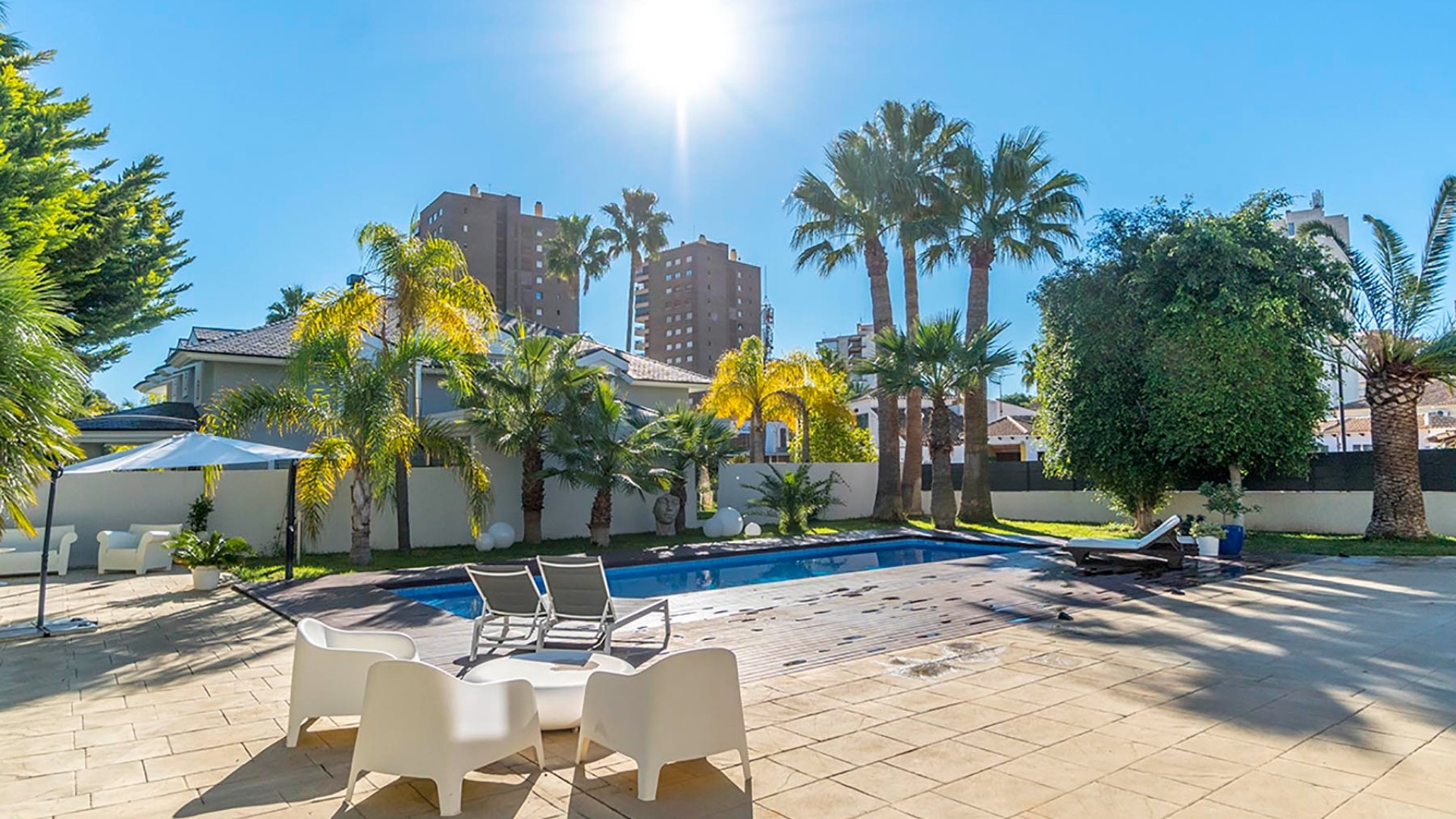 Videresalg - Fritliggende villa -
Alicante - Campoamor