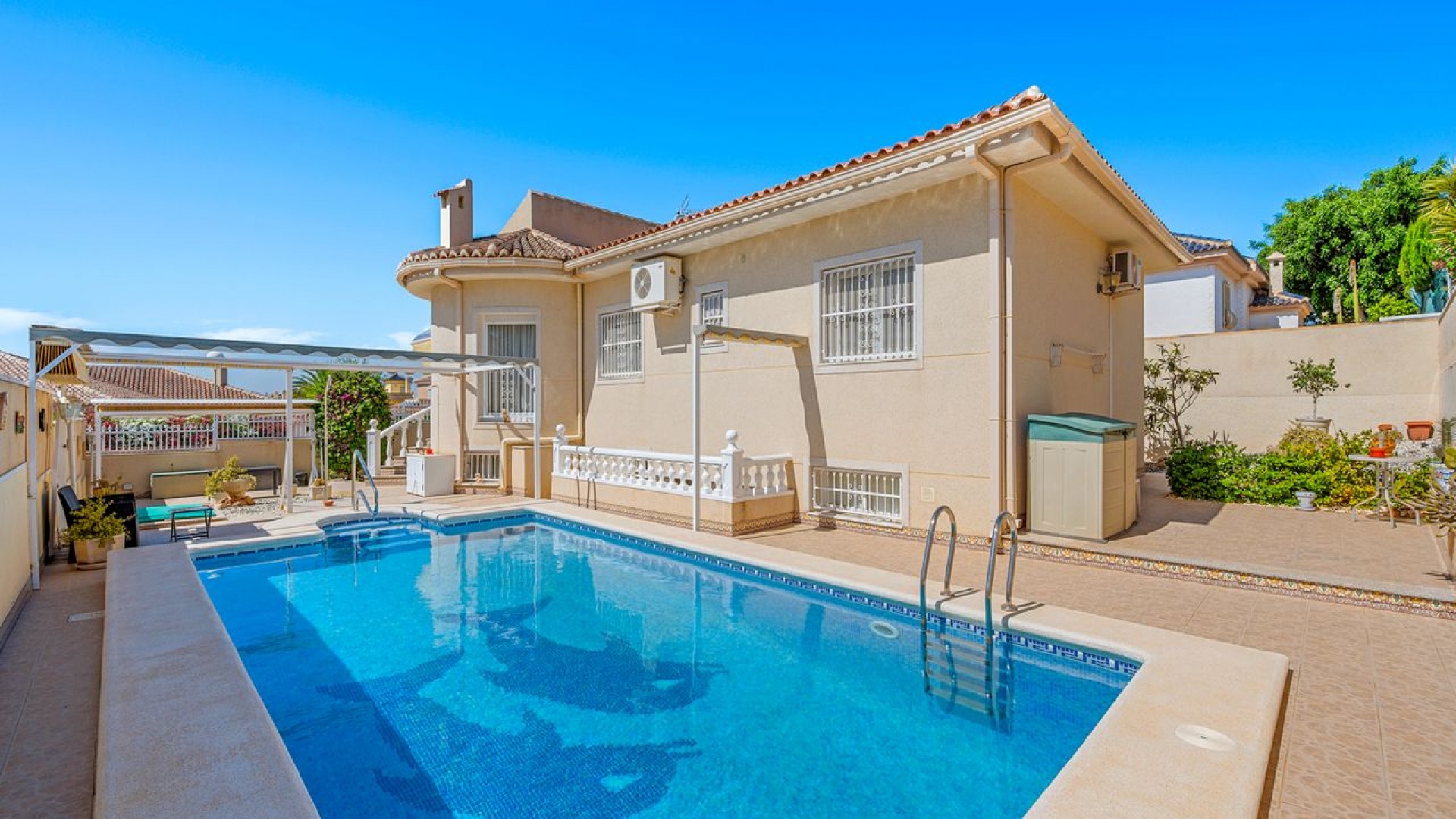 Videresalg - Fritliggende villa -
Benijofar - Benimar 1