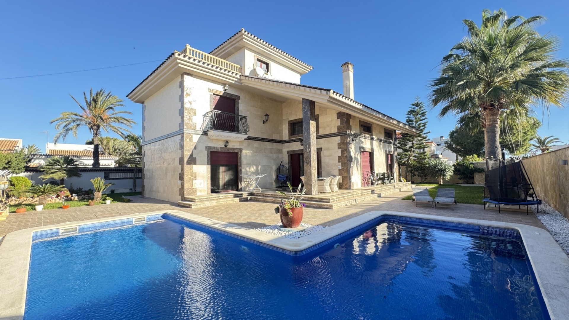 Videresalg - Fritliggende villa -
Cabo Roig