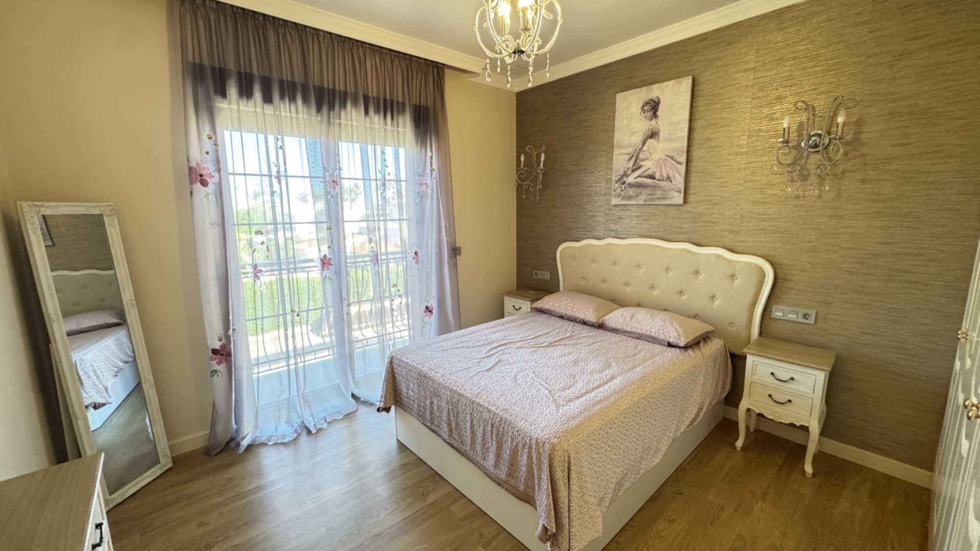 Videresalg - Fritliggende villa -
Cabo Roig