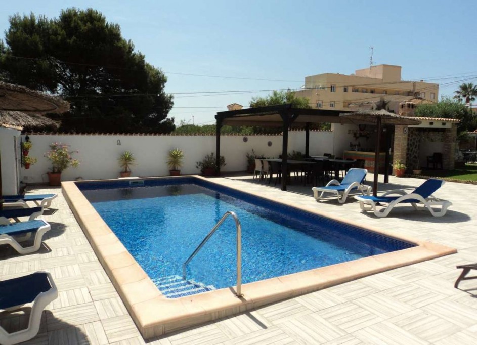 Videresalg - Fritliggende villa -
Cabo Roig