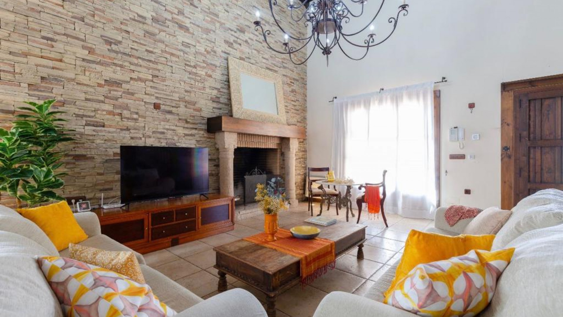 Videresalg - Fritliggende villa -
Catral - 0