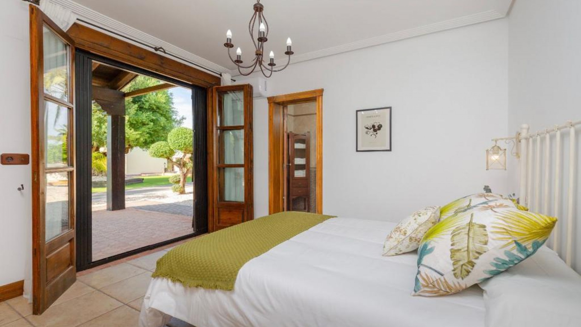 Videresalg - Fritliggende villa -
Catral - 0