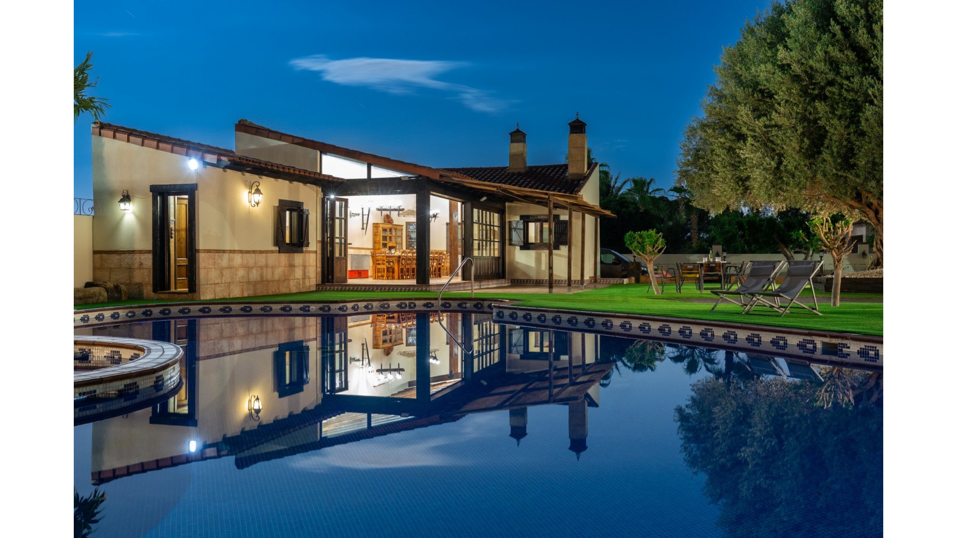 Videresalg - Fritliggende villa -
Catral - 0