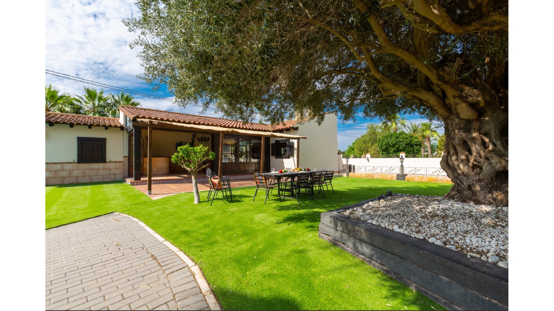 Videresalg - Fritliggende villa -
Catral - 0